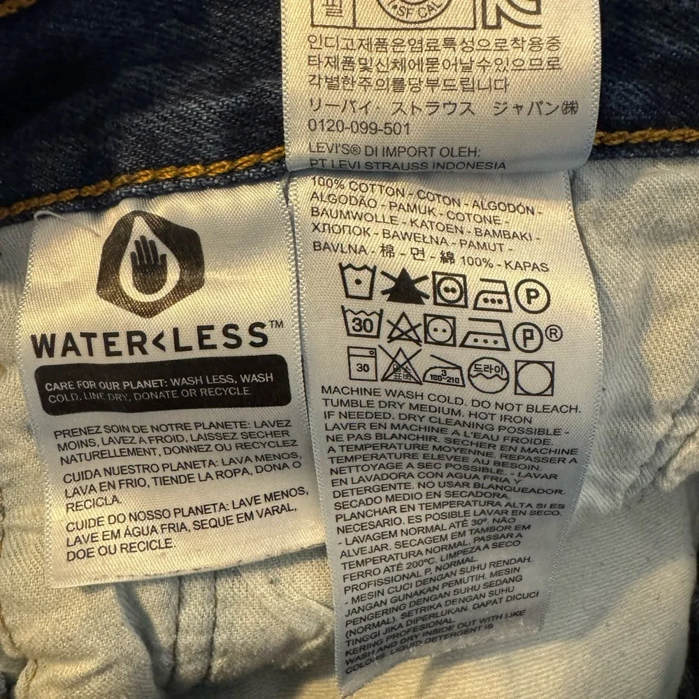 Levi's 36 W x 34 L Dark Blue Straight Jeans